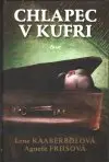 Chlapec v kufri