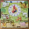 Drevená doska s cvičnými hodinami a vkladacími obrázkami